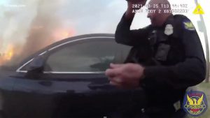 Two Phoenix officers make fiery rescue