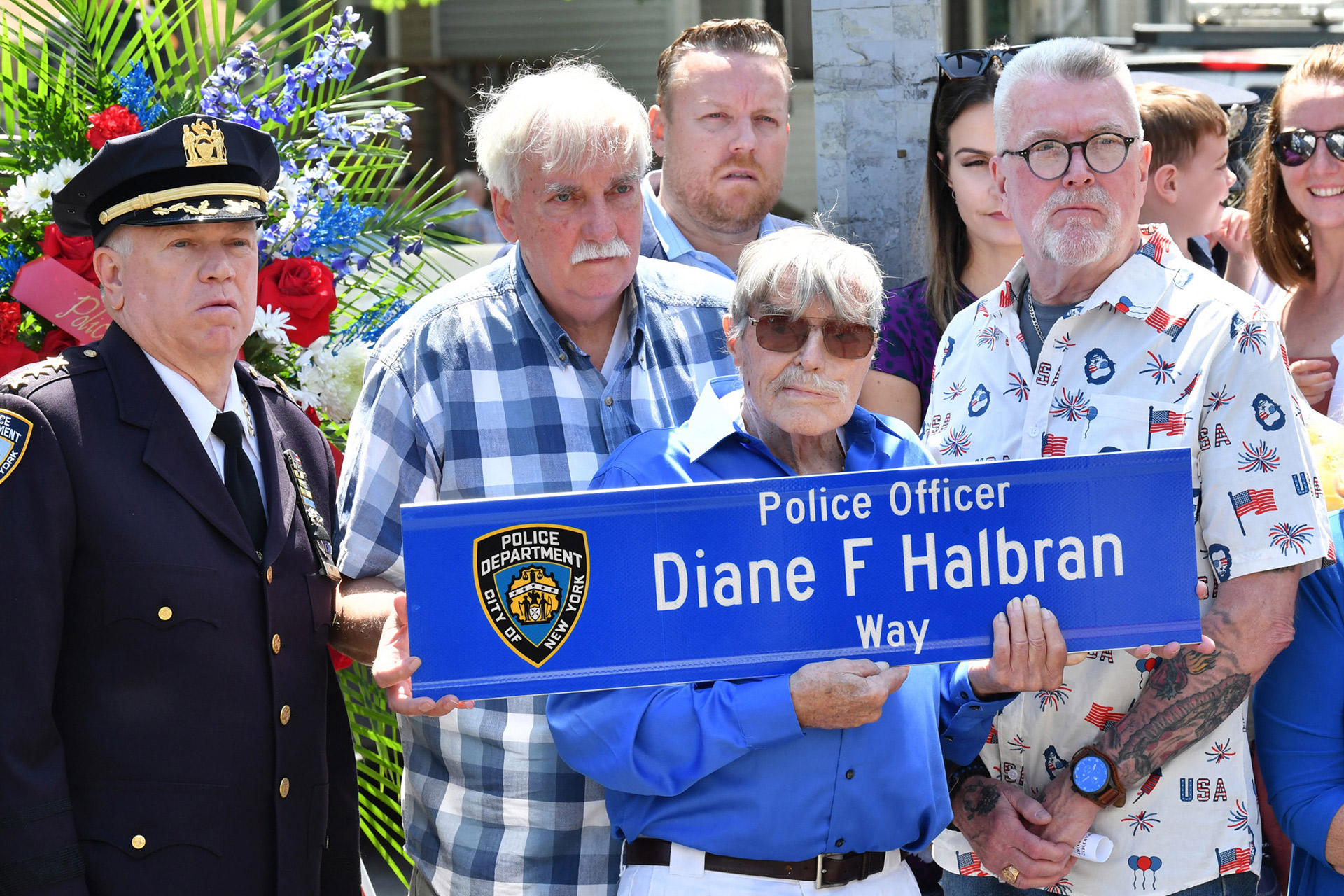 diane-halbran-street-renaming-2-dianes-father-93-year-old-arthur-halbran-holding-the-new-street-sign