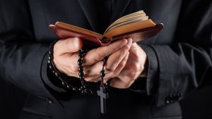 Police departments look to expand chaplain...