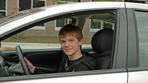 Minnesota police officers give teens driving lessons in new program