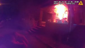 Brave Ohio police officers rescue residents from house fire